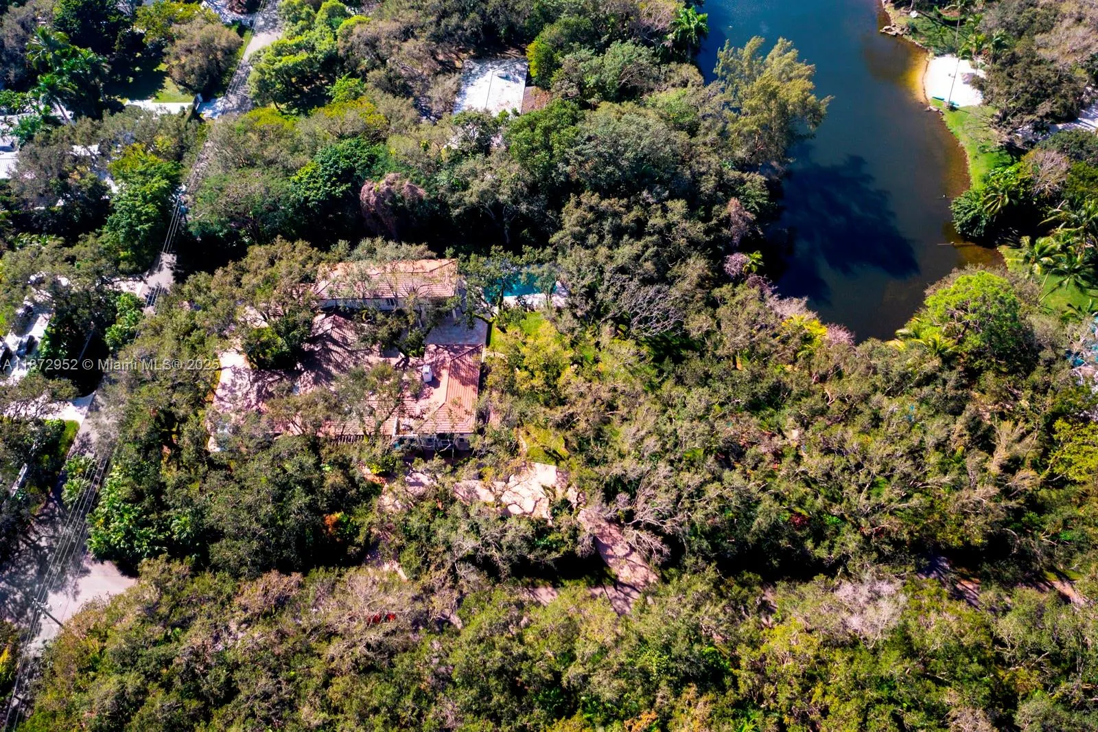 10100 Lakeside Dr
