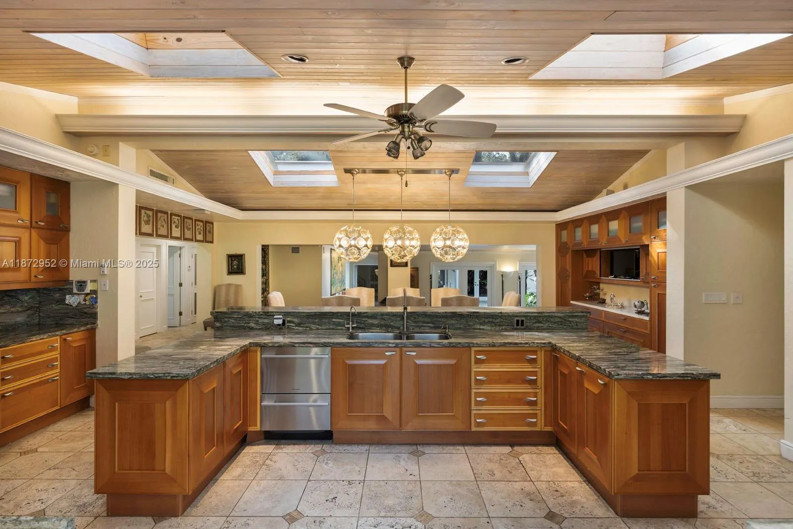 10100 Lakeside Dr