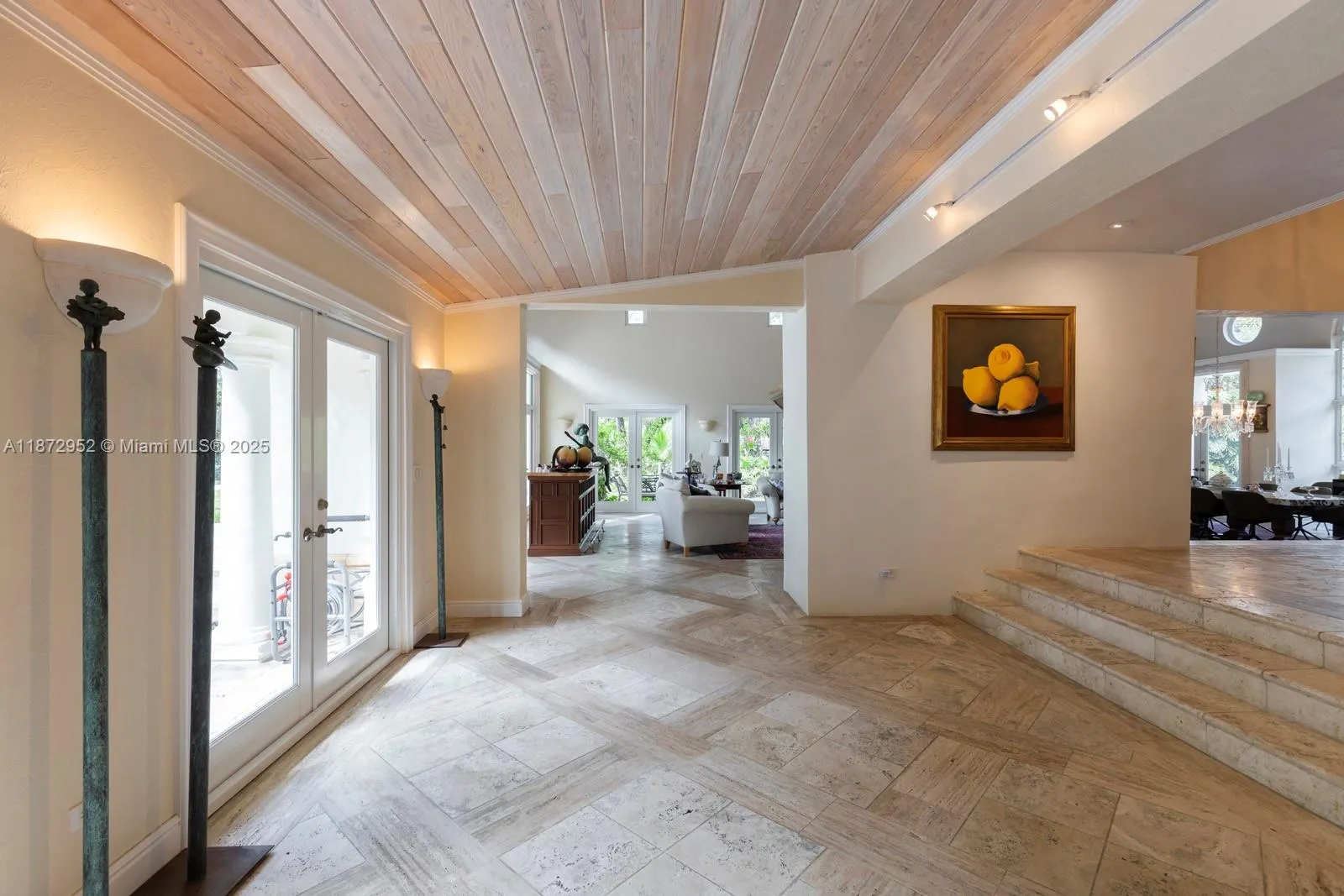10100 Lakeside Dr