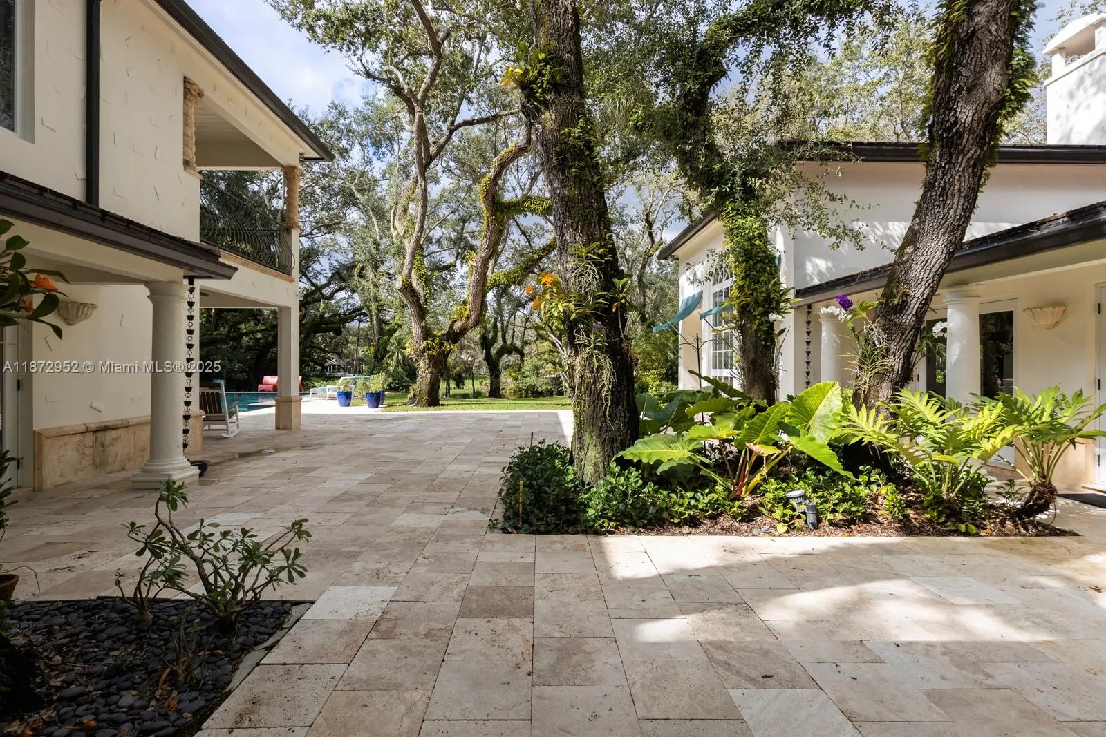 10100 Lakeside Dr
