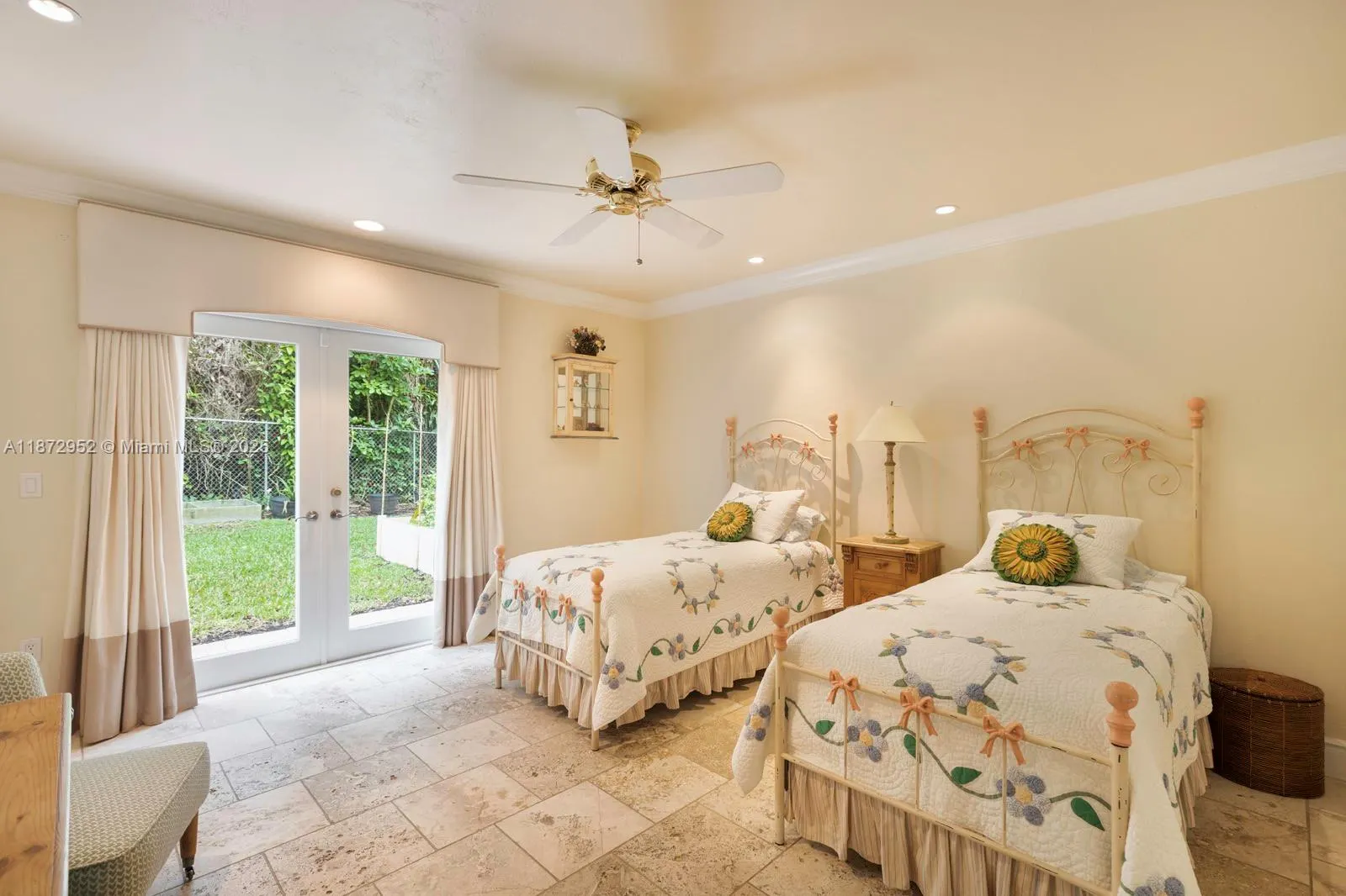 10100 Lakeside Dr