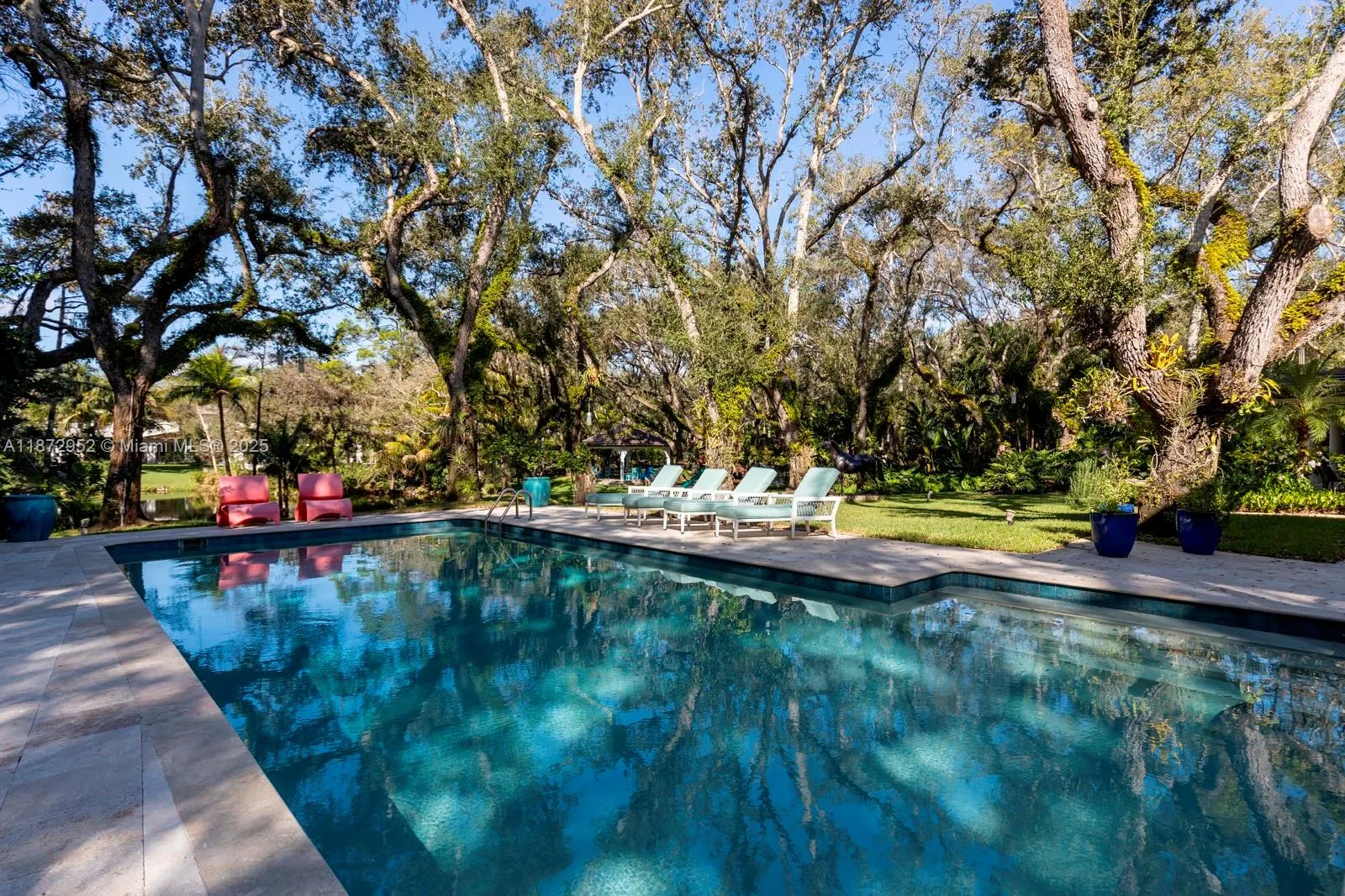 10100 Lakeside Dr