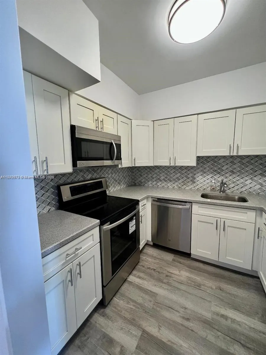 7441 Wayne Ave, #4R