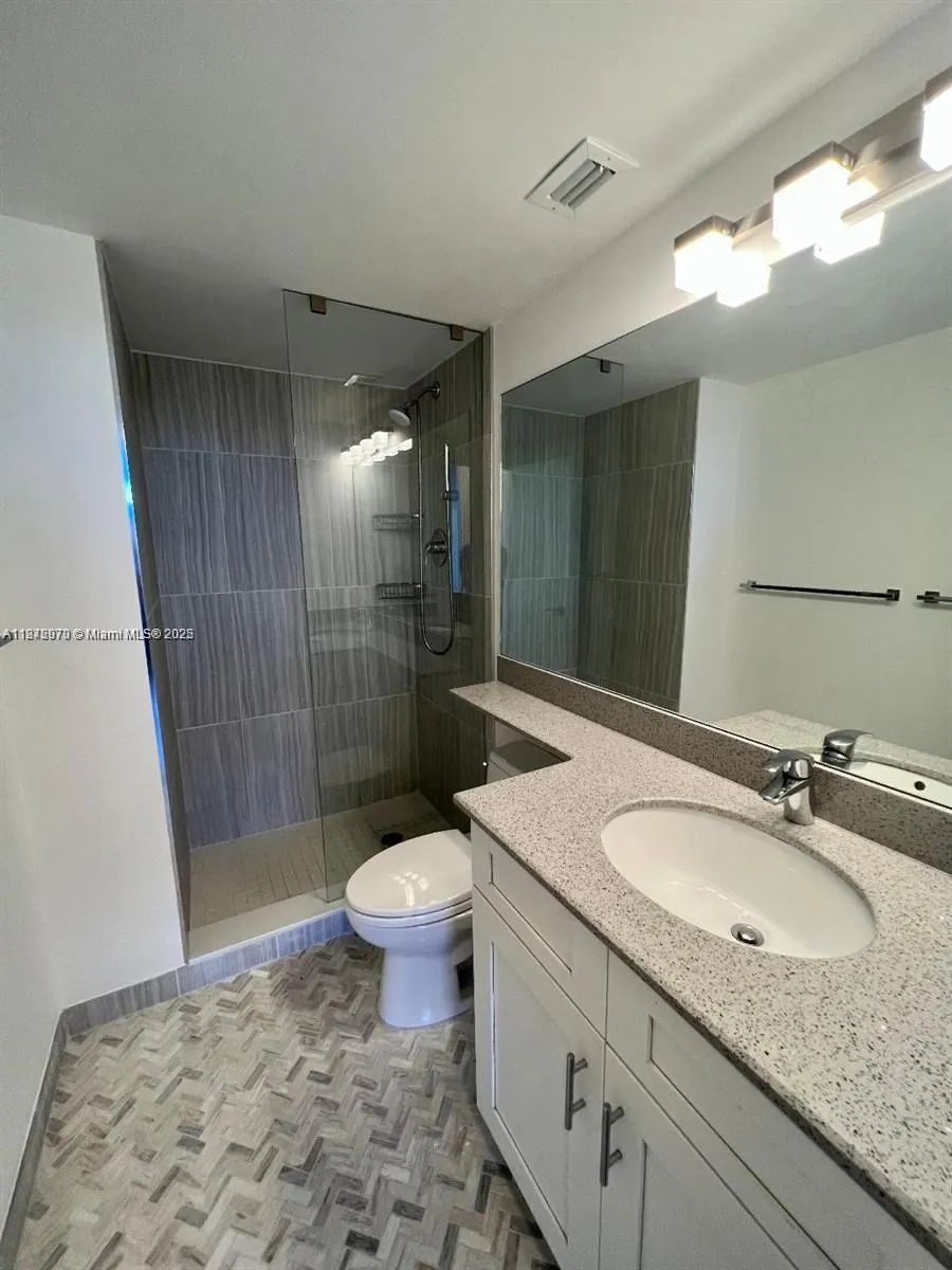 7441 Wayne Ave, #4R