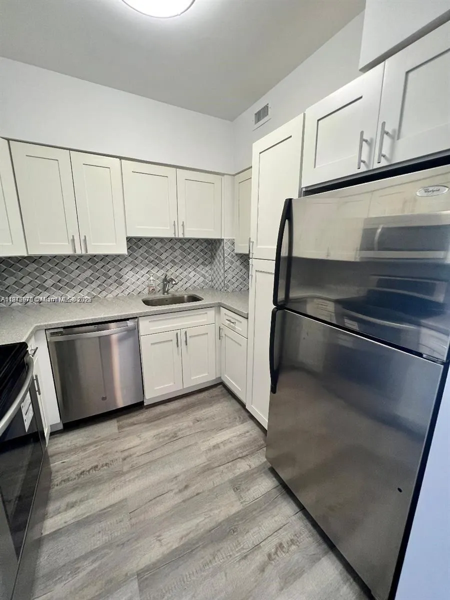 7441 Wayne Ave, #4R
