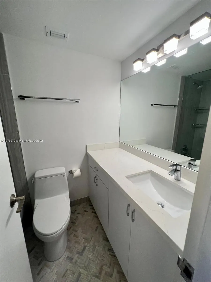 7441 Wayne Ave, #4R