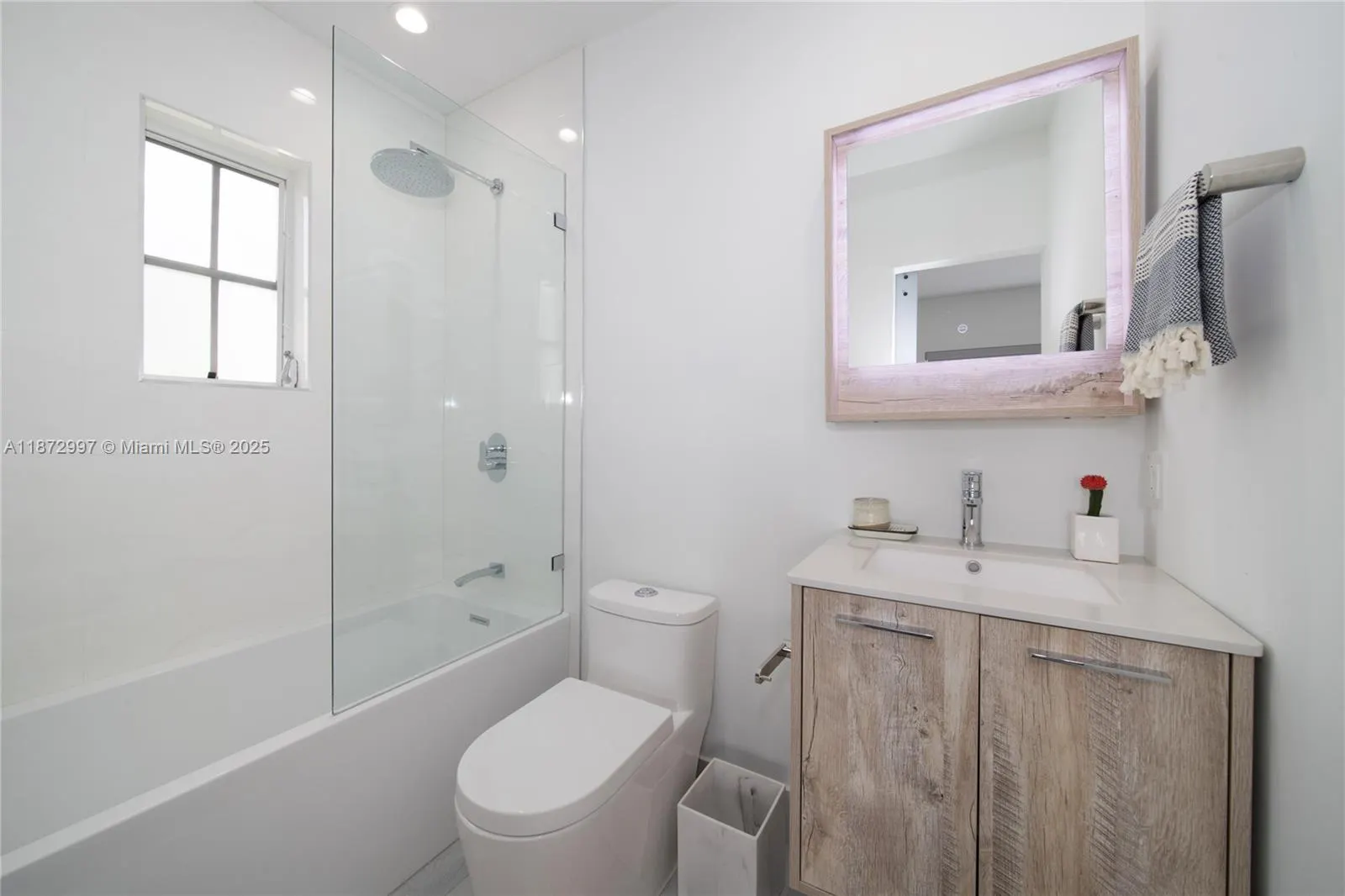 835 Jefferson Ave, #4
