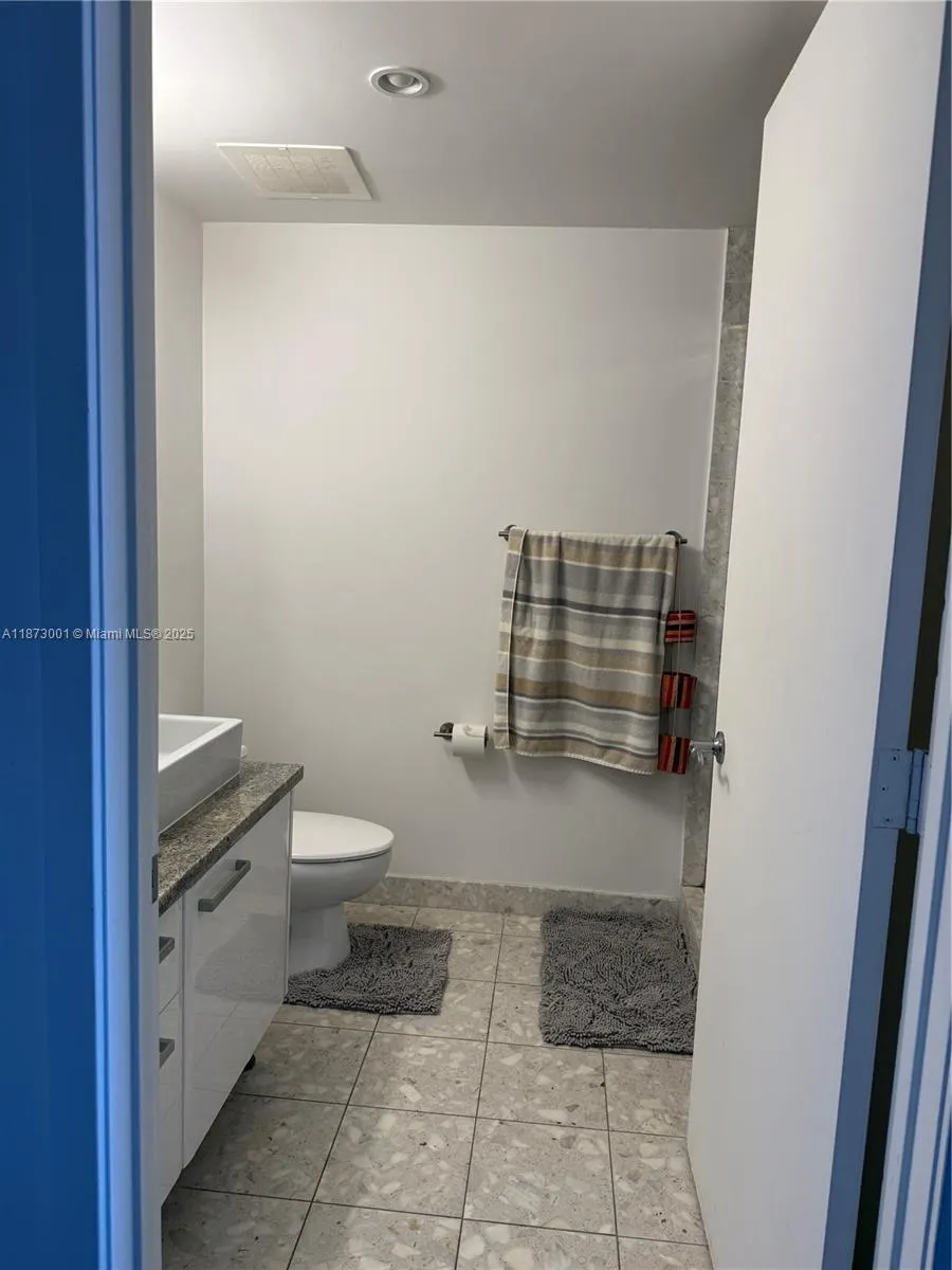 185 SW 7th St, #2206
