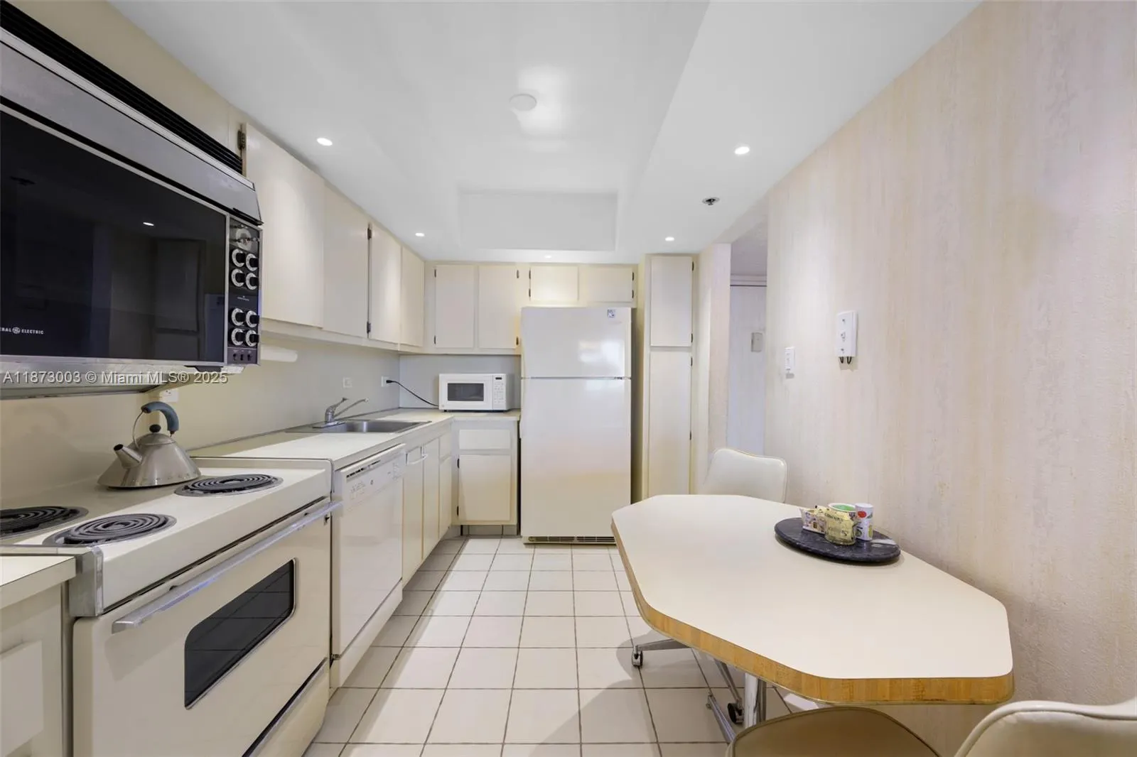 20505 E Country Club Dr, #1138