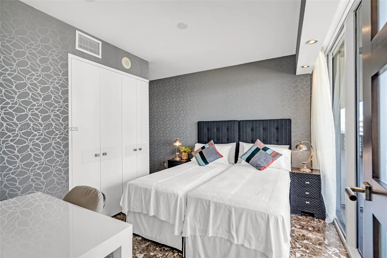 5875 Collins Ave, #1503