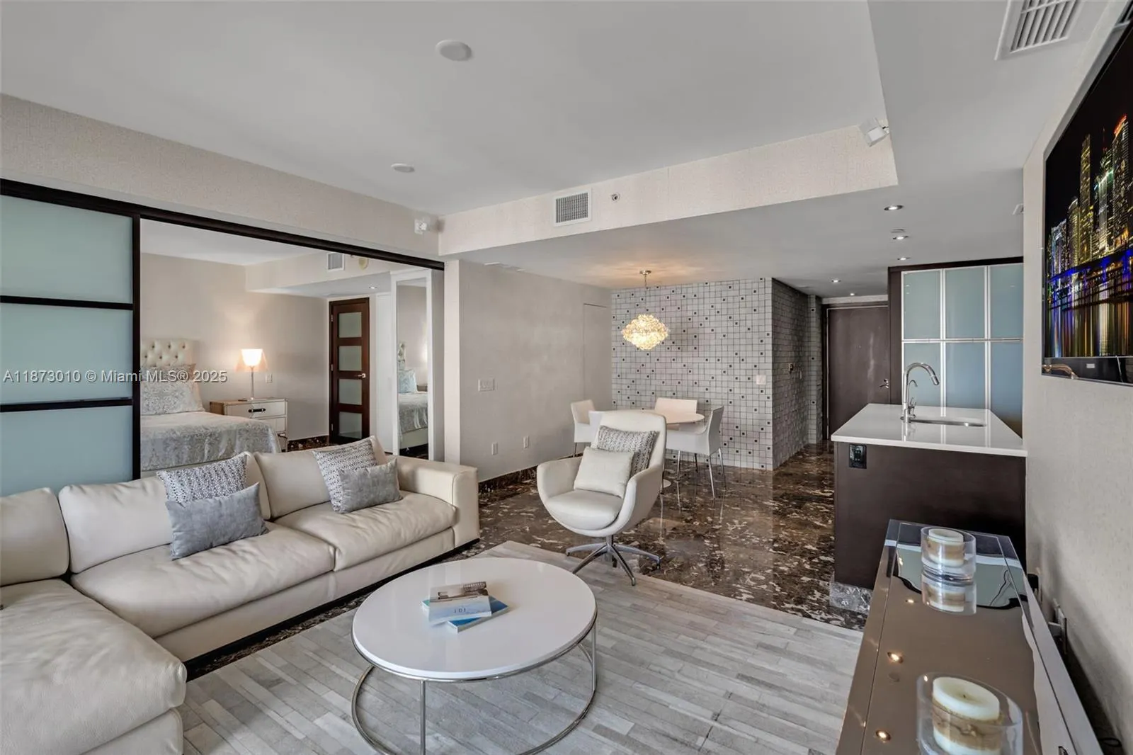 5875 Collins Ave, #1503