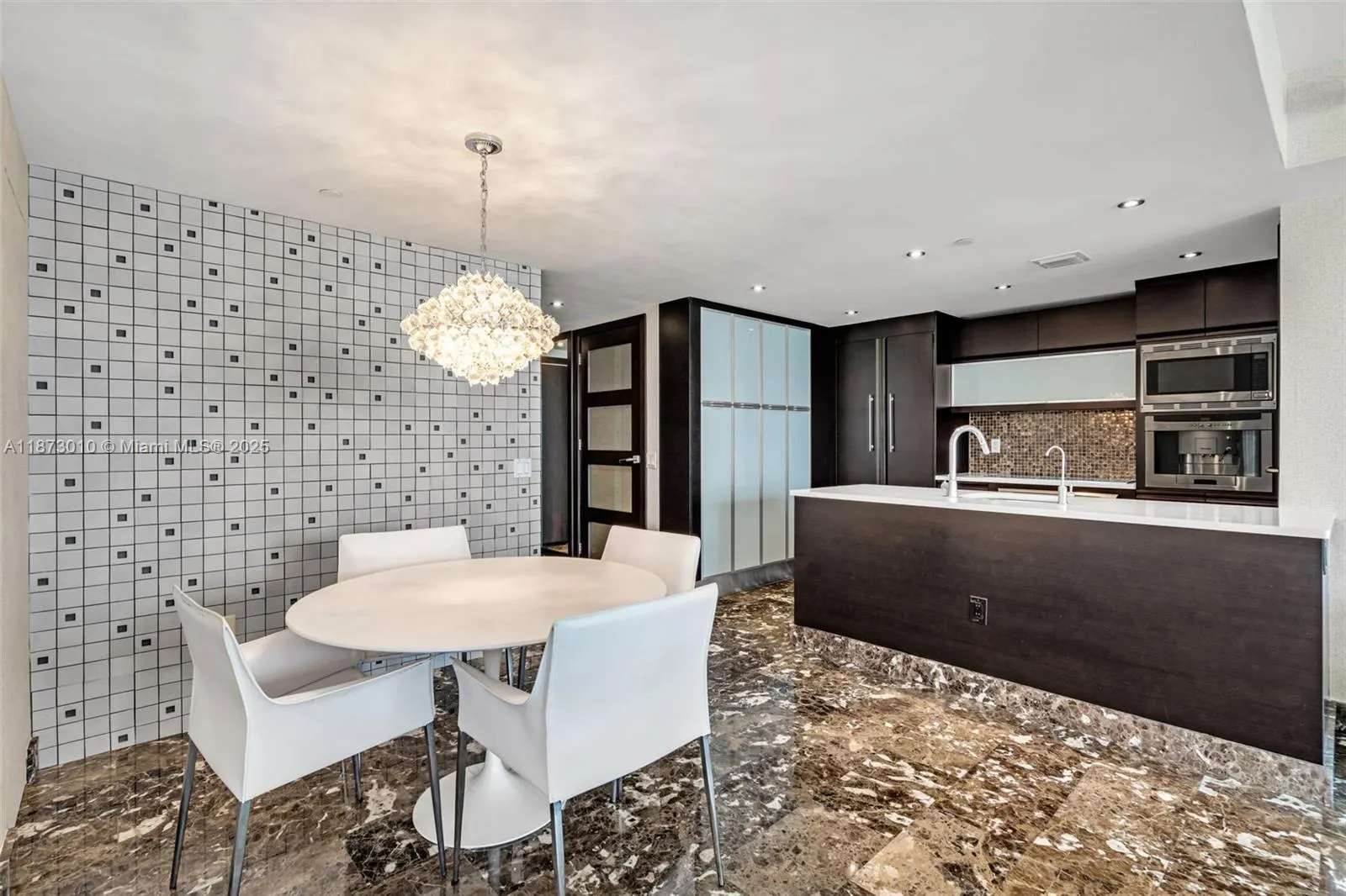 5875 Collins Ave, #1503