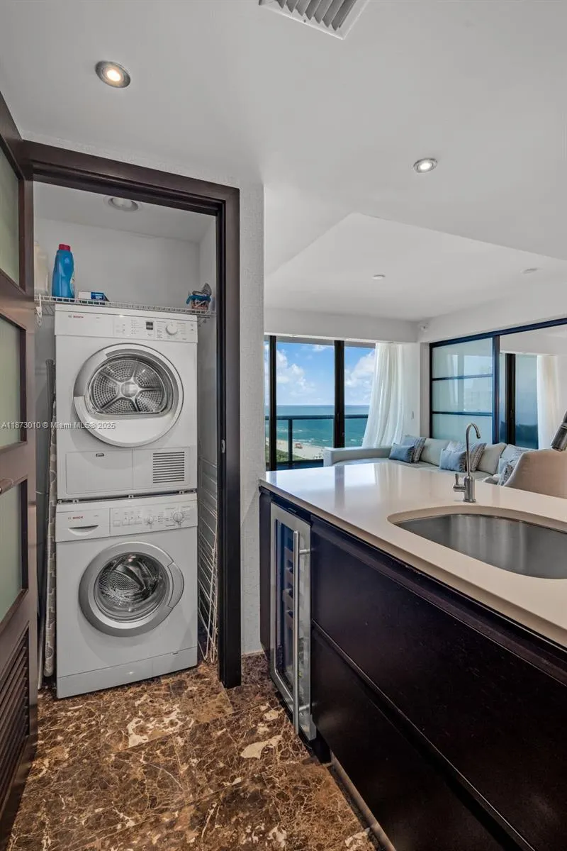 5875 Collins Ave, #1503