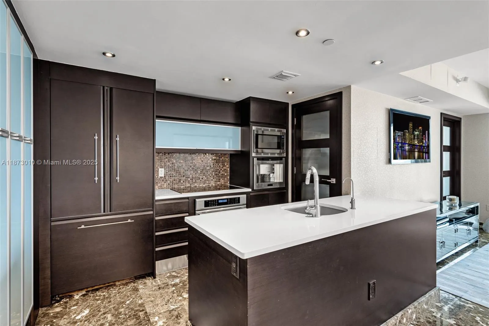 5875 Collins Ave, #1503
