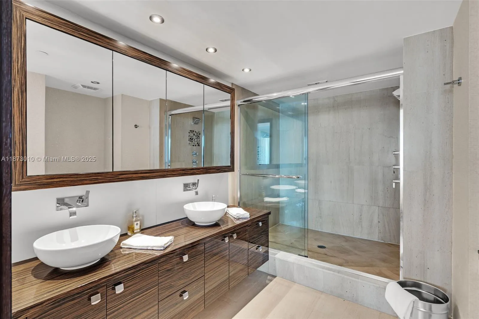 5875 Collins Ave, #1503