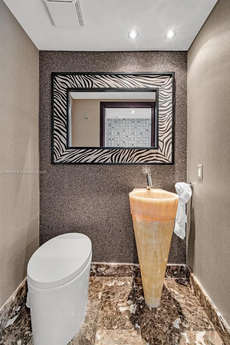 5875 Collins Ave, #1503