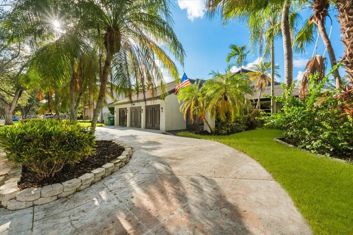 8001 NW 166th St