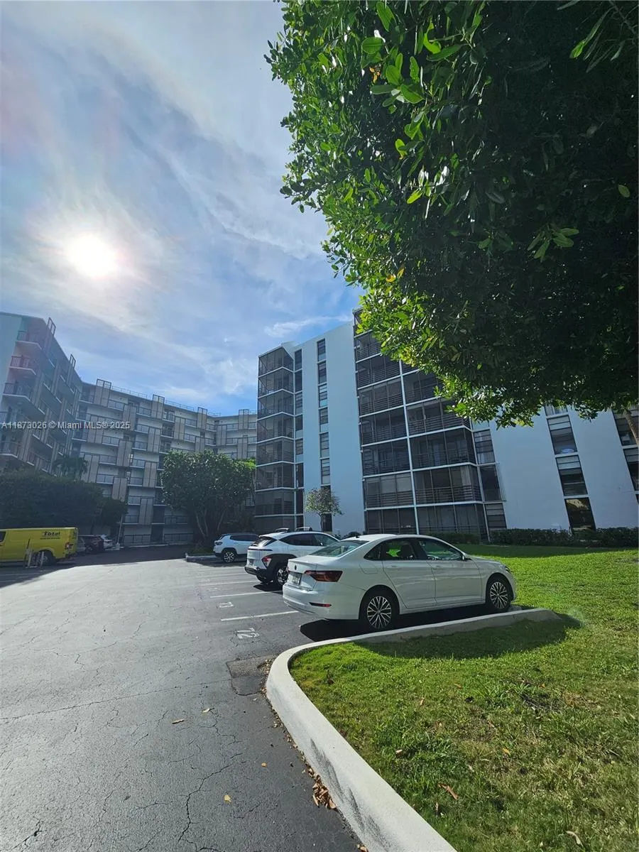 20400 W Country Club Dr, #711