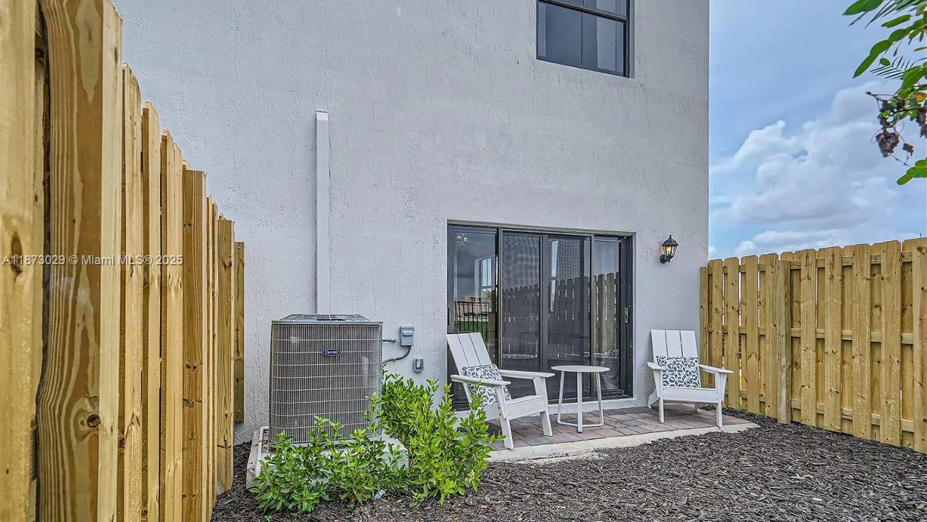 251 NE 16 Street