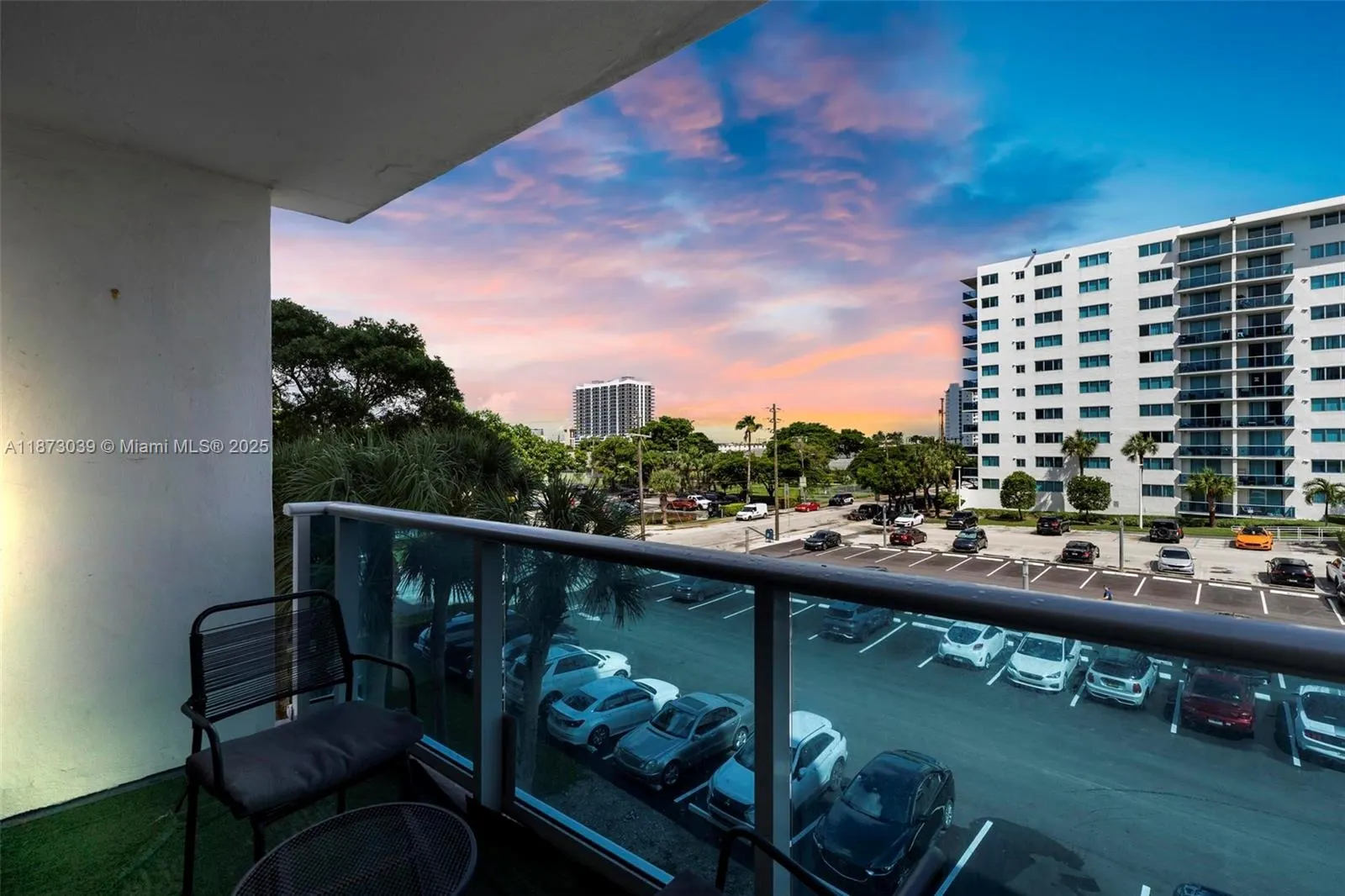 7501 E Treasure Dr, #3M