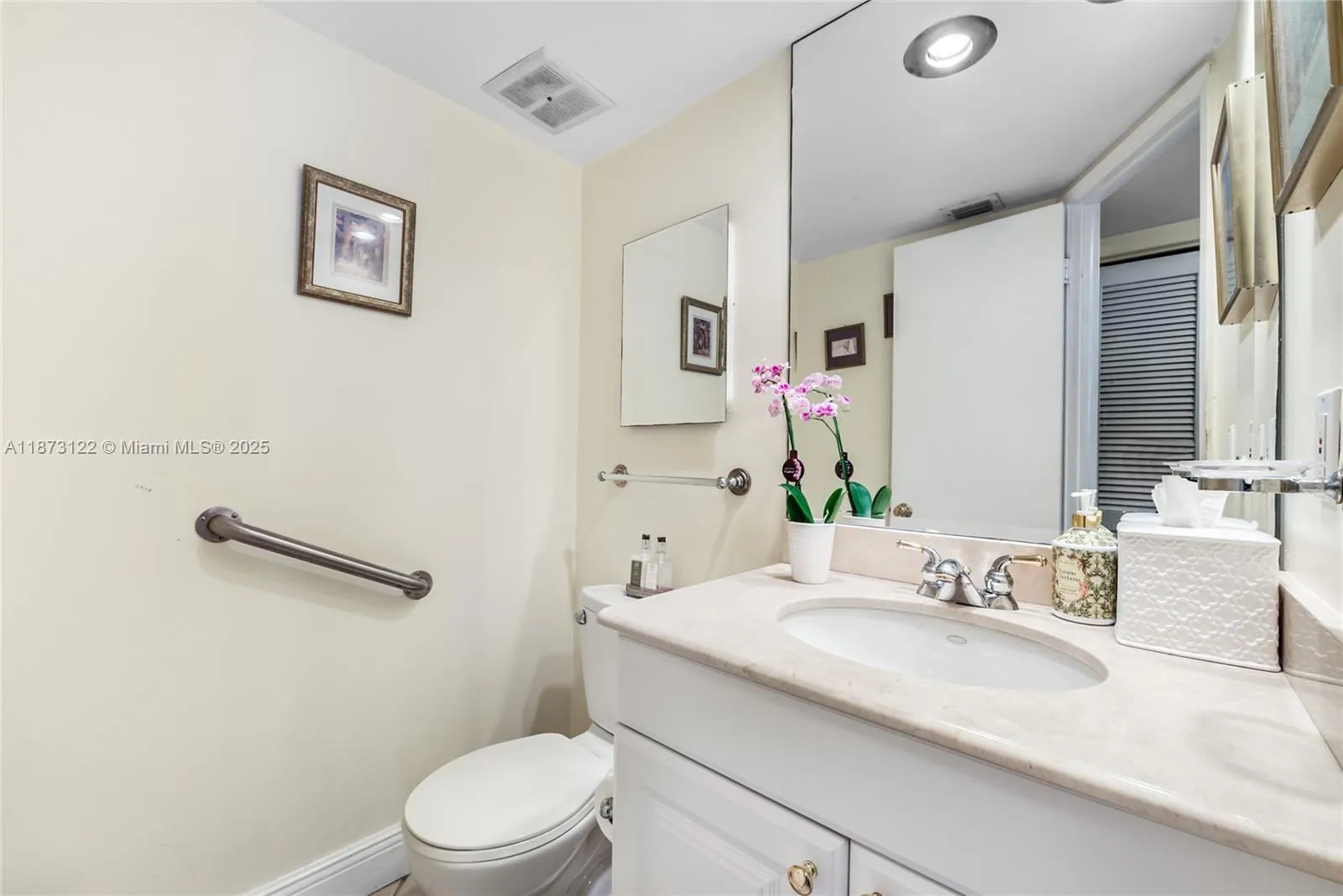 600 Biltmore Way, #1205