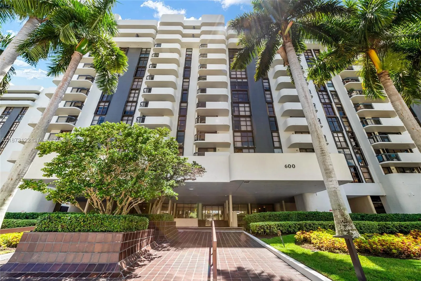 600 Biltmore Way, #1205