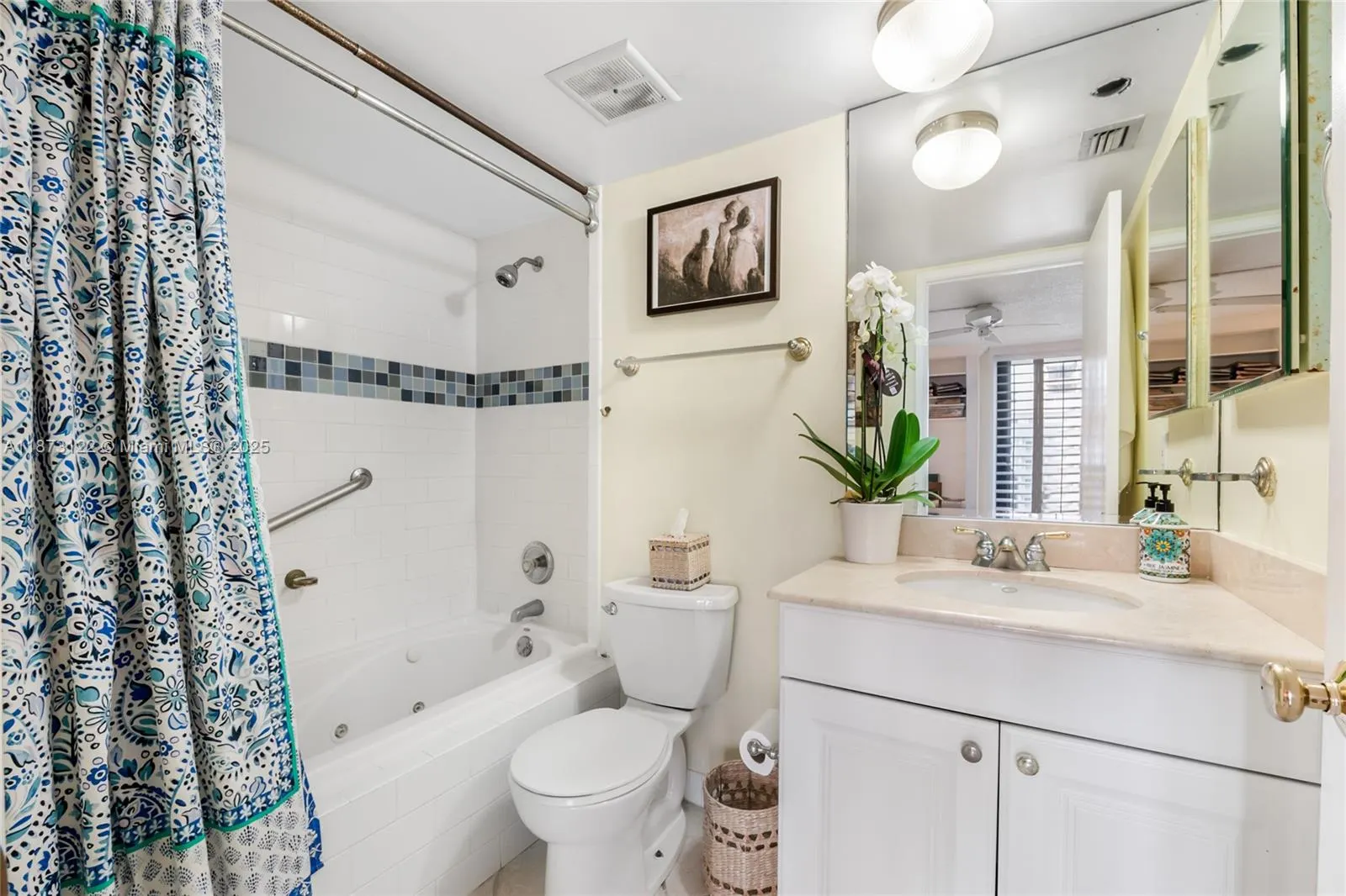 600 Biltmore Way, #1205