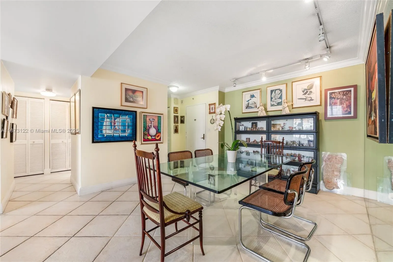 600 Biltmore Way, #1205