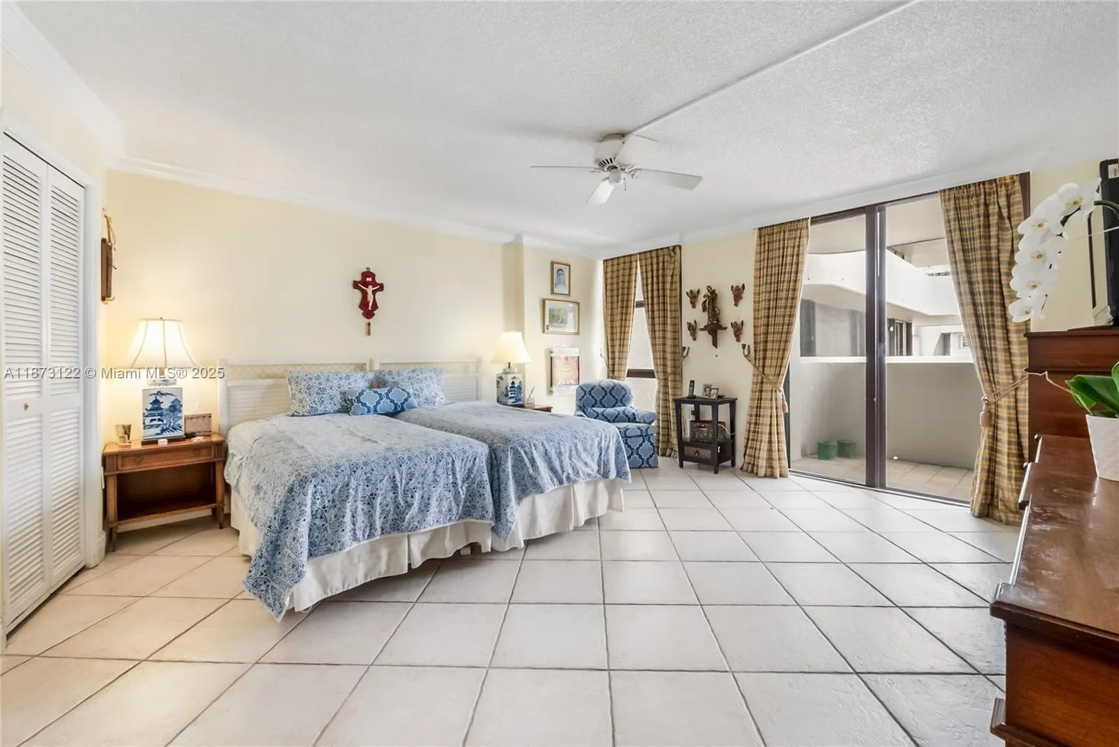 600 Biltmore Way, #1205