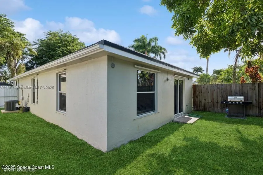 763 SW 9th St
