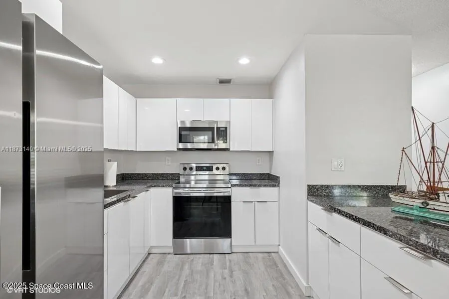763 SW 9th St