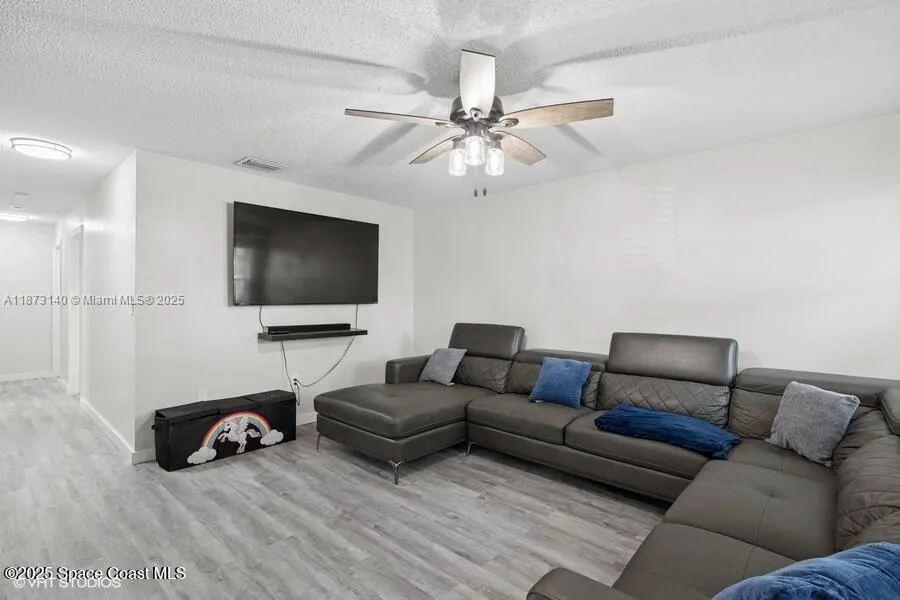 763 SW 9th St