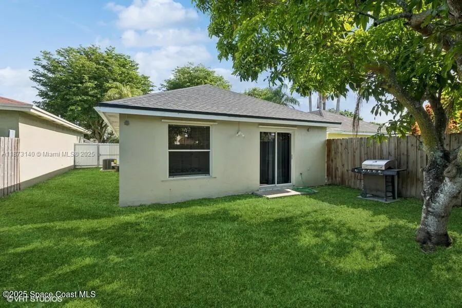 763 SW 9th St