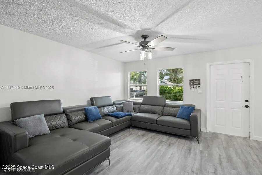 763 SW 9th St