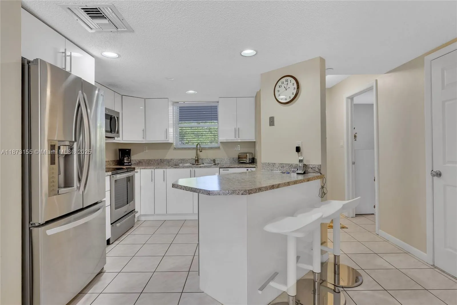 17801 N Bay Rd, #210