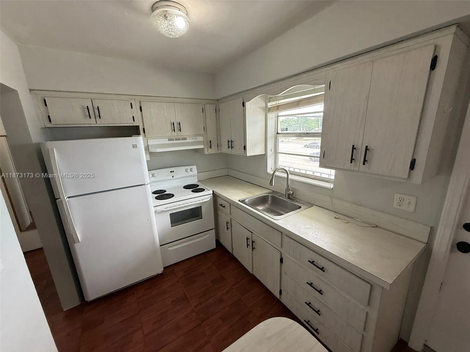 7401 Pines Blvd, #206A