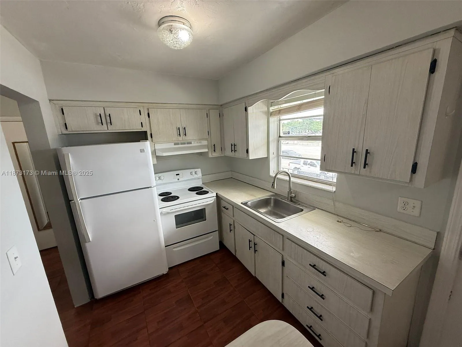 7401 Pines Blvd, #206A
