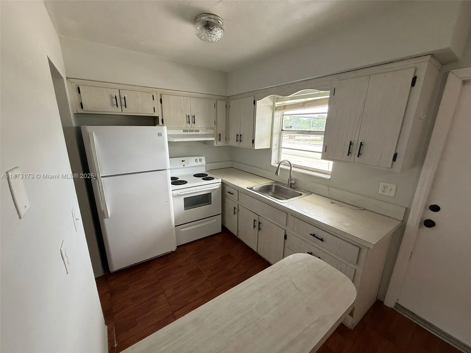 7401 Pines Blvd, #206A