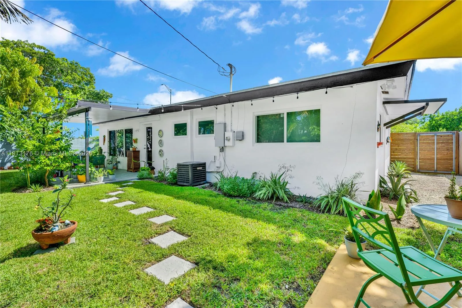 3083 NE 5th Ter