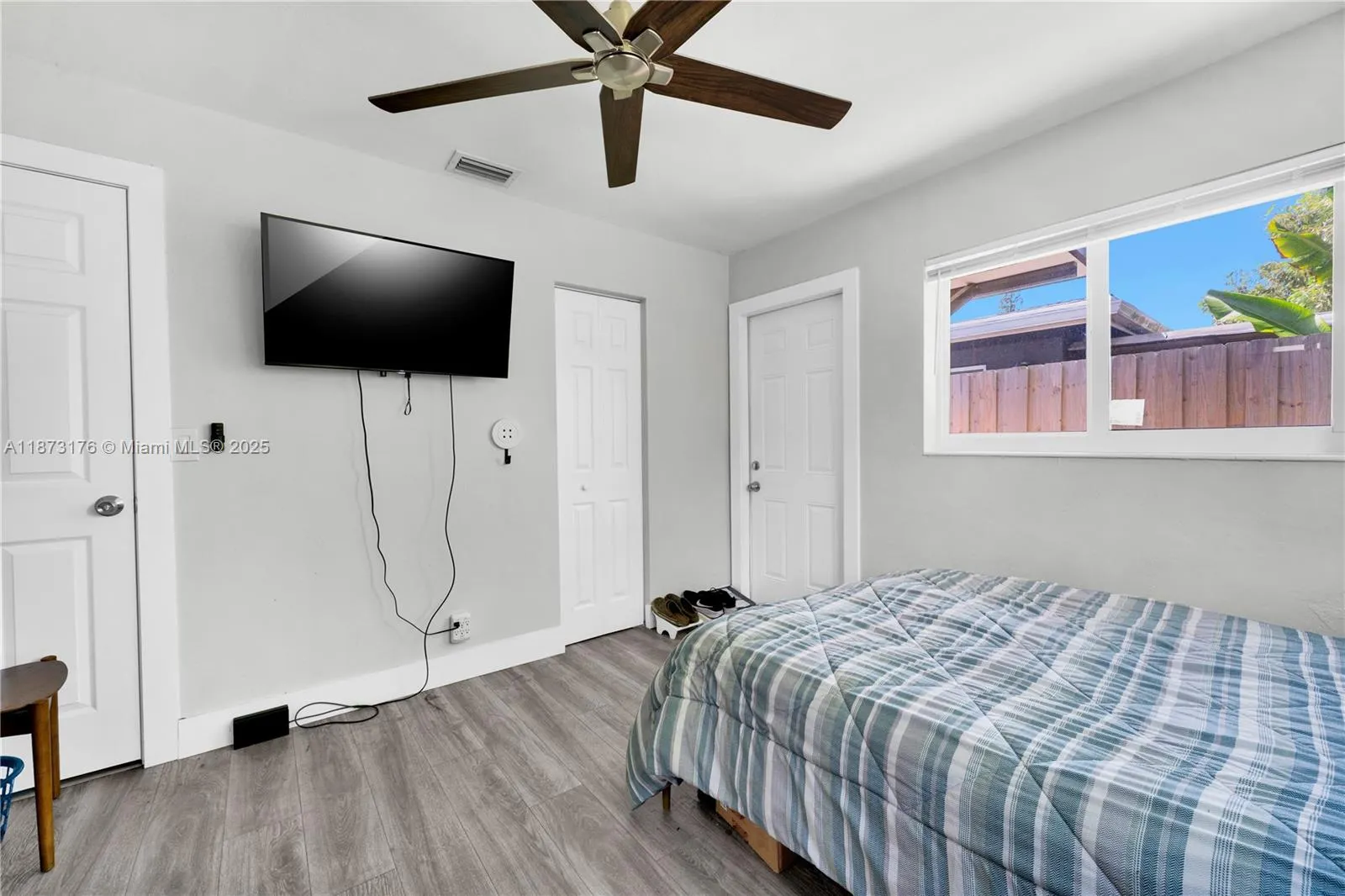 3083 NE 5th Ter