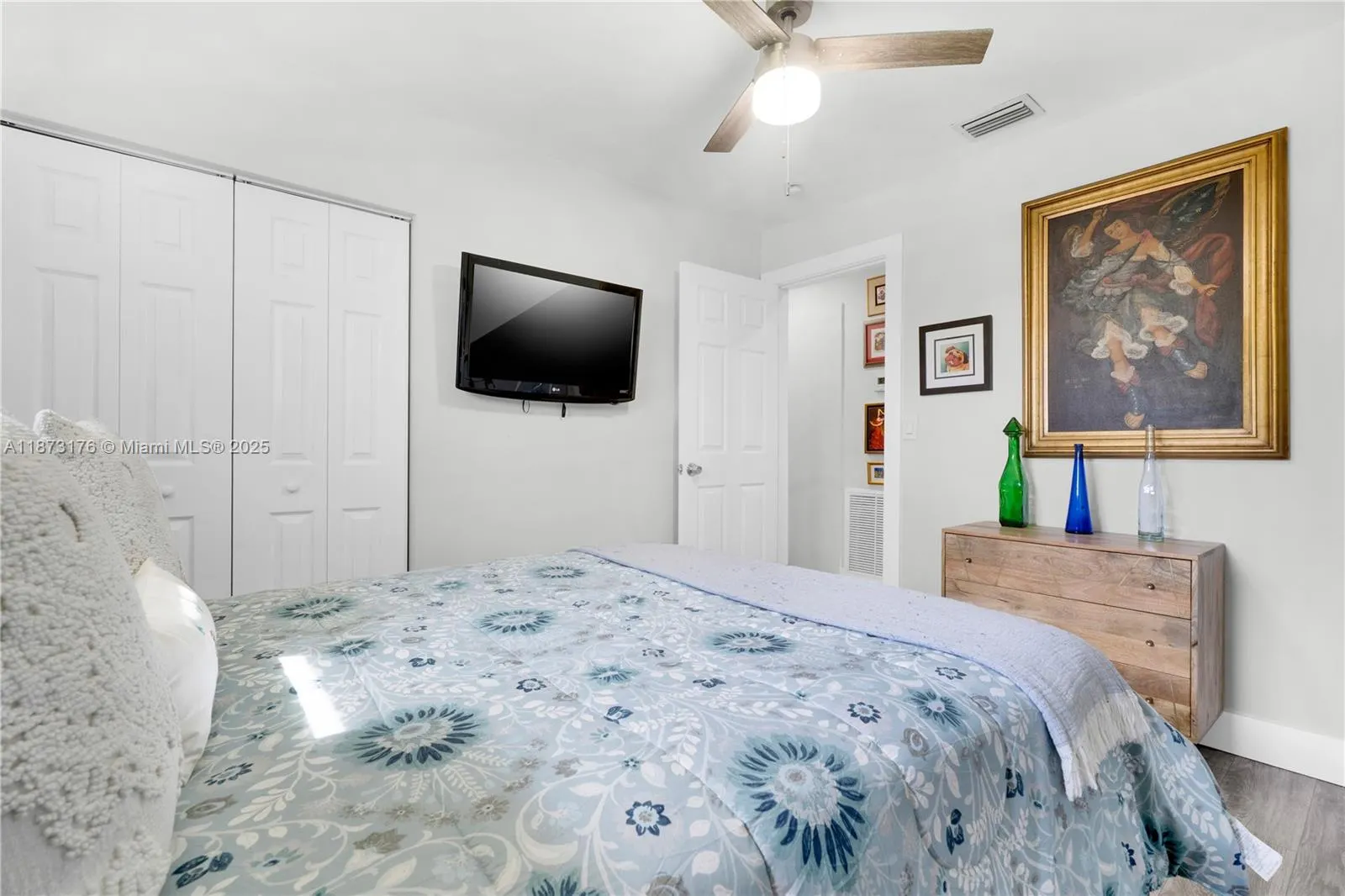 3083 NE 5th Ter