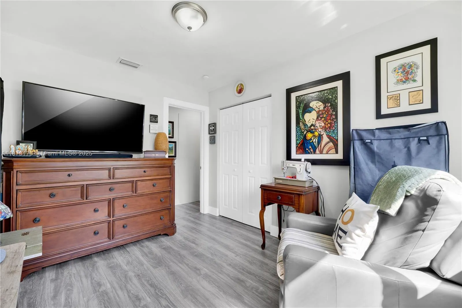 3083 NE 5th Ter