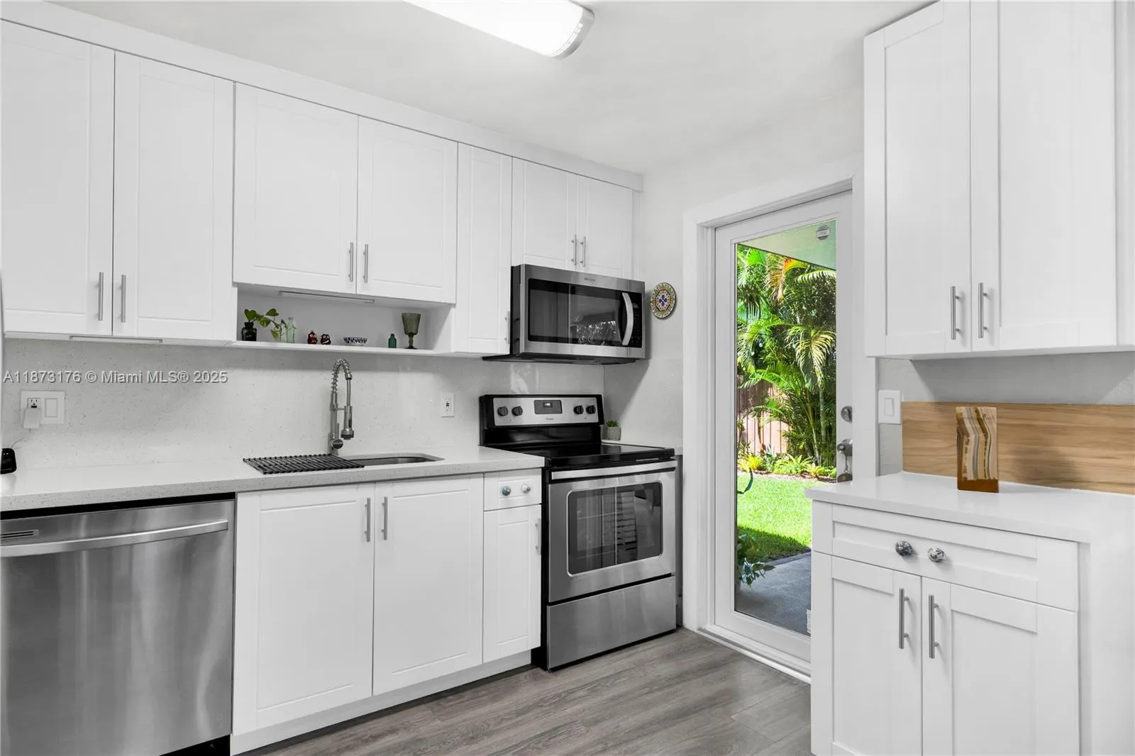3083 NE 5th Ter