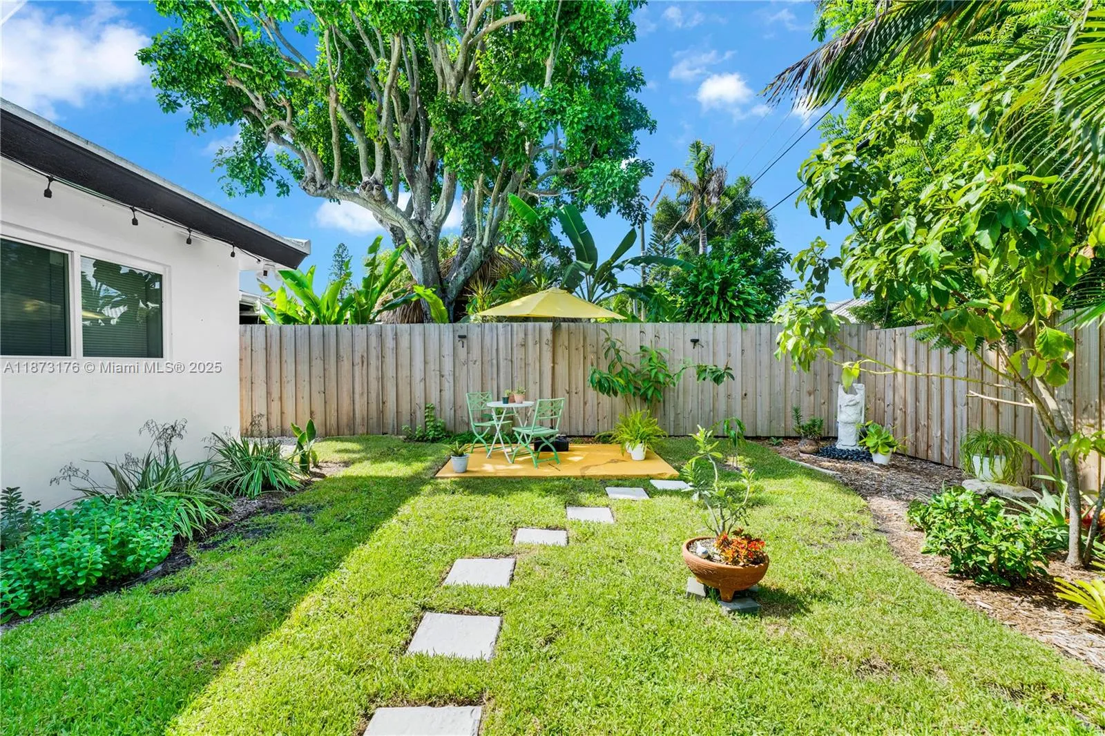 3083 NE 5th Ter