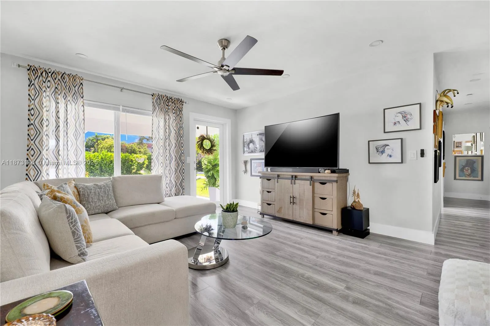 3083 NE 5th Ter