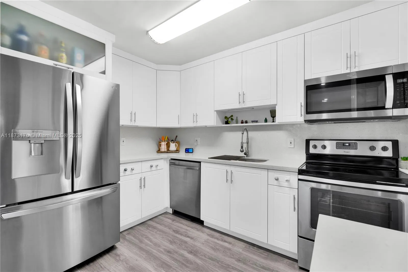 3083 NE 5th Ter
