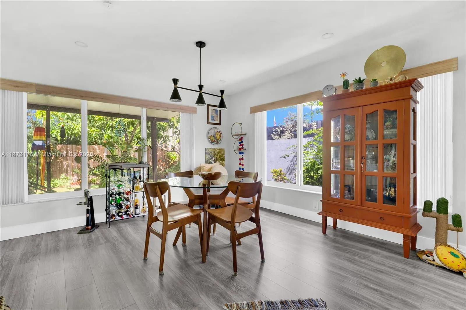 3083 NE 5th Ter