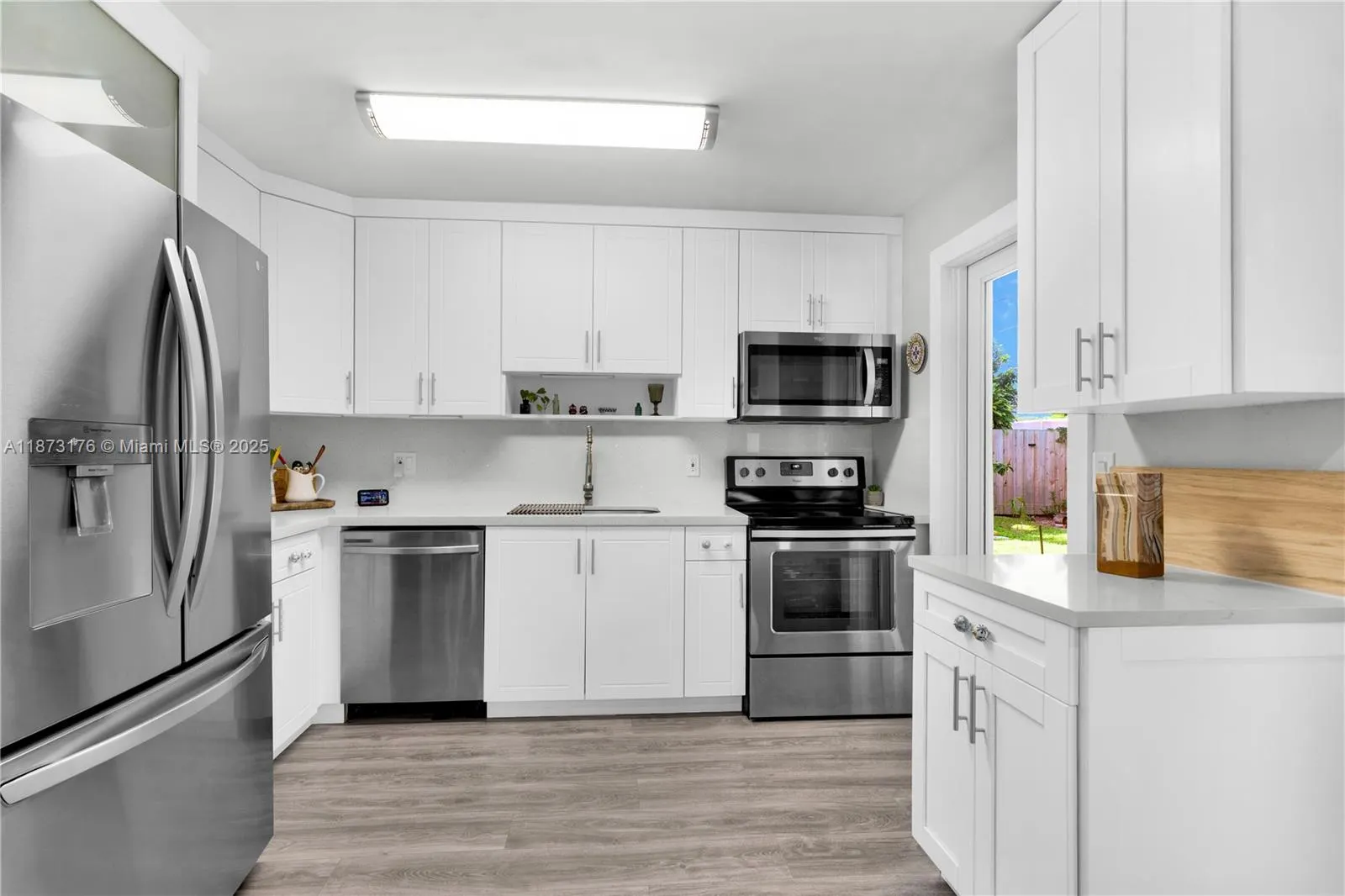 3083 NE 5th Ter