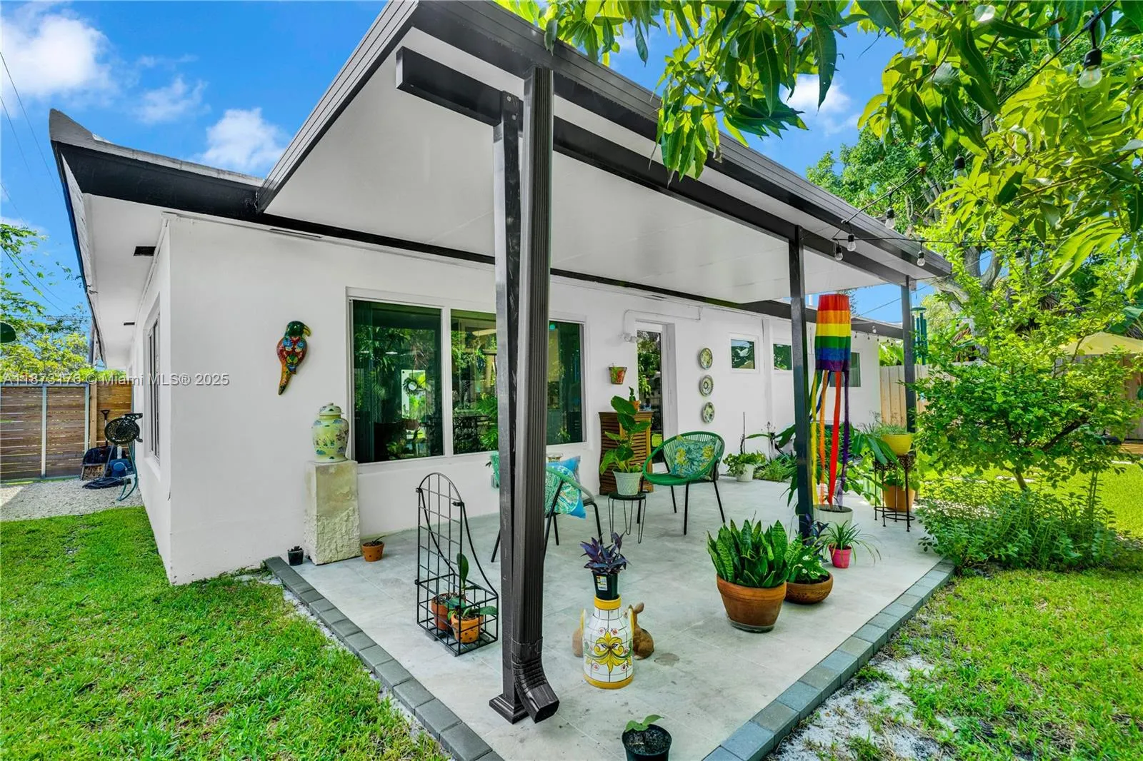 3083 NE 5th Ter