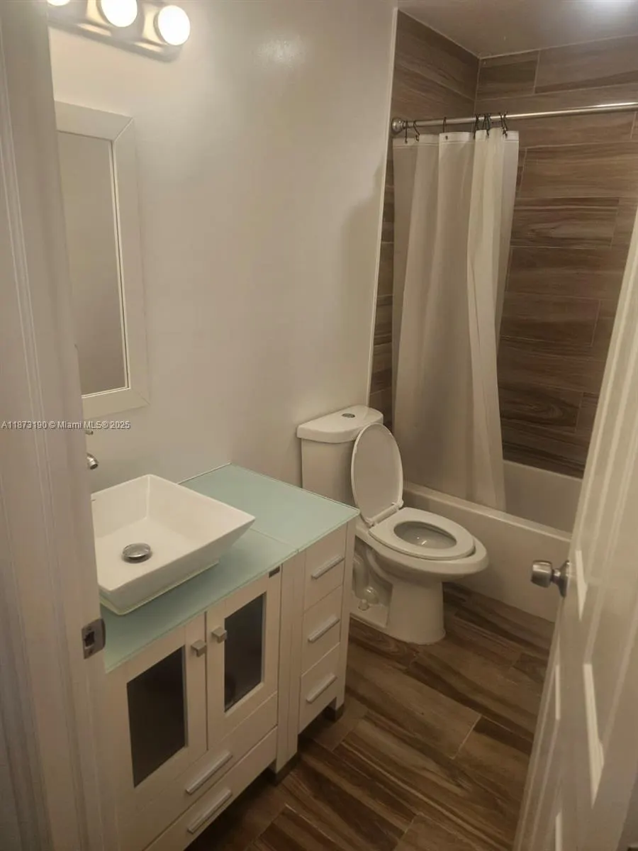 11047 Longboat Dr.